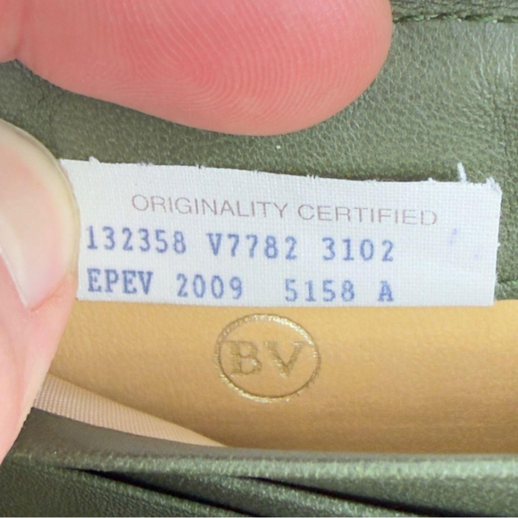 Bottega Veneta Intrecciato Leather Olive Green Zip Round Long Wallet W/Box - Picture 3 of 8